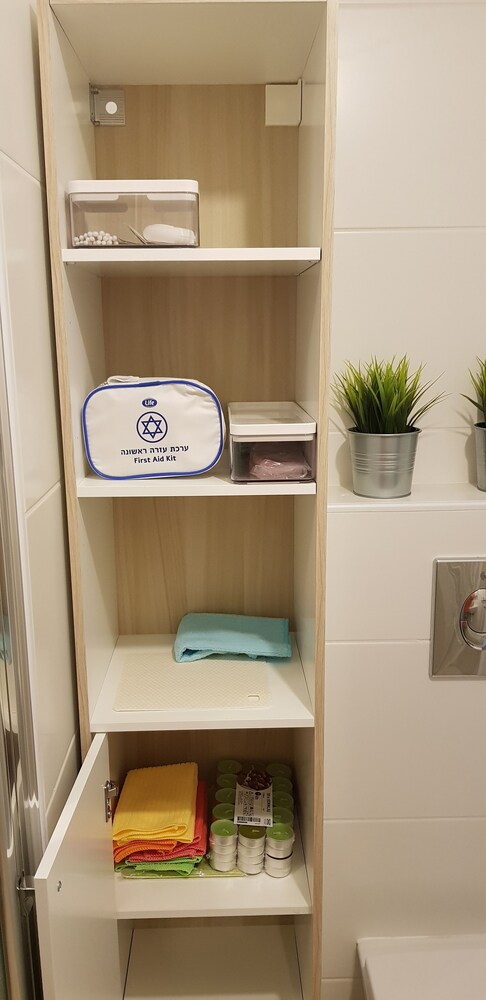 Private Bed and Bathroom in Netanya