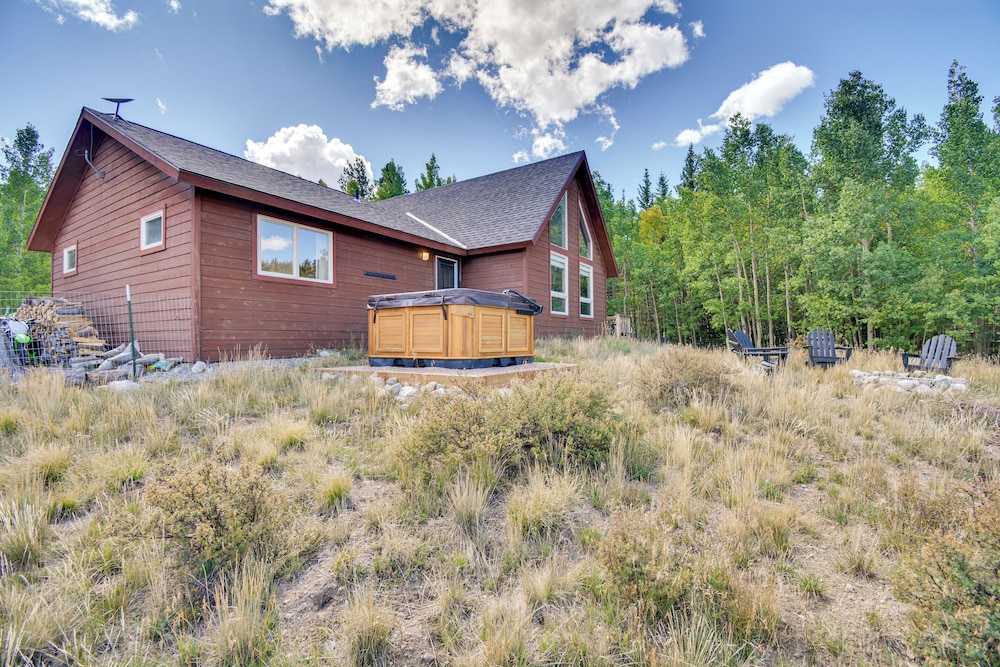 Hot Tub & Deck: Cabin Near Dtwn Alma & Breck