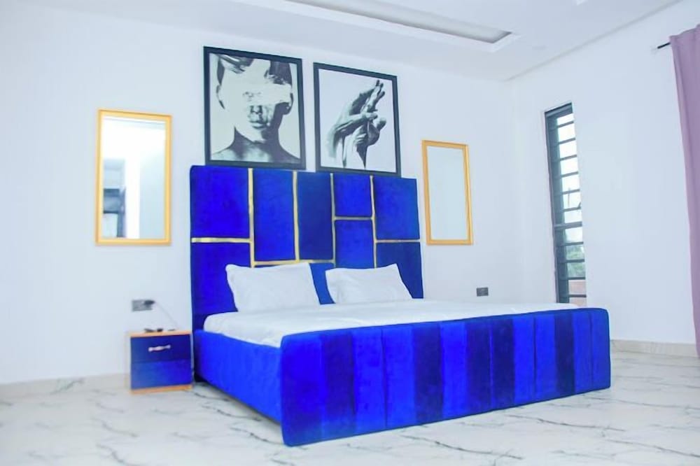 Okin Apartment