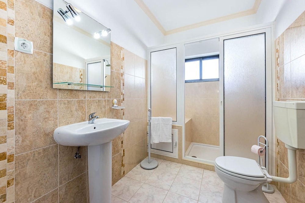 New Sunset Haven in Gale-2br With Big Terrace