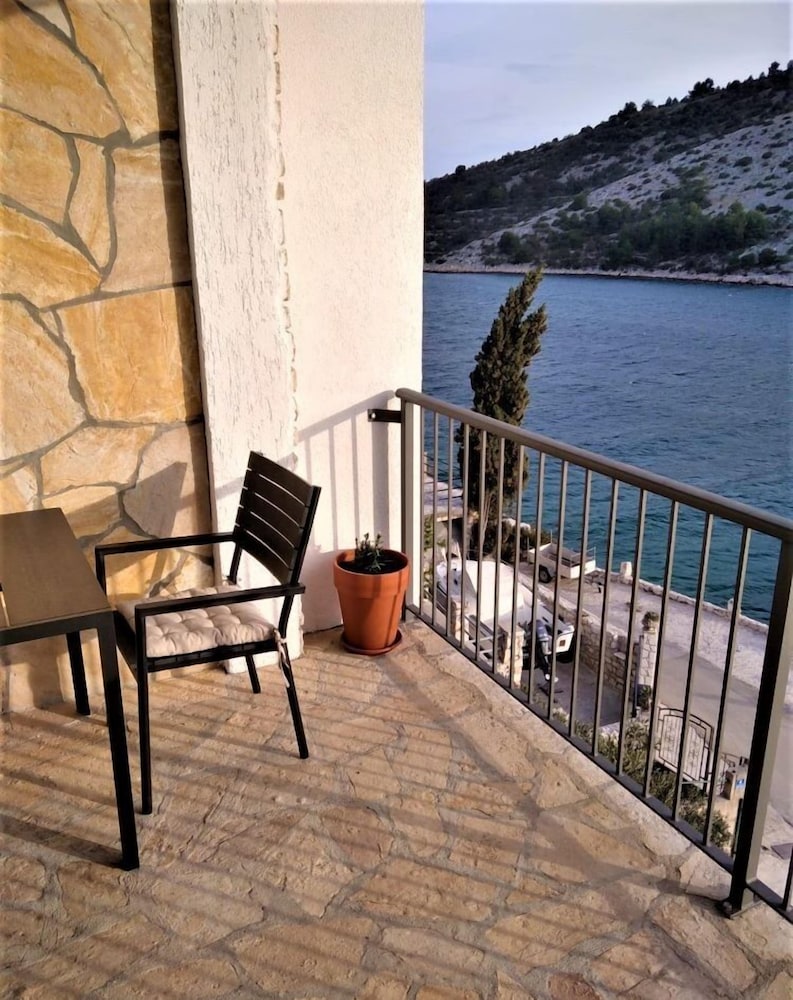 Ivan - 15 m From Beach - SA2 view 3