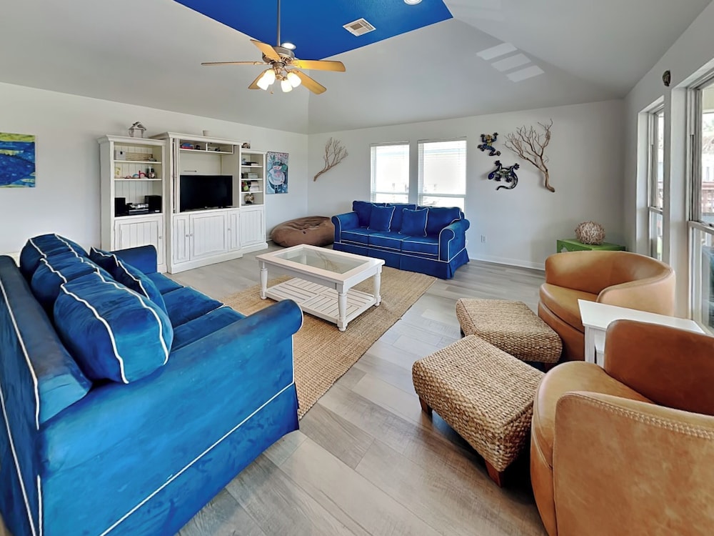 Molly's Dune by Ryson Vacation Rentals