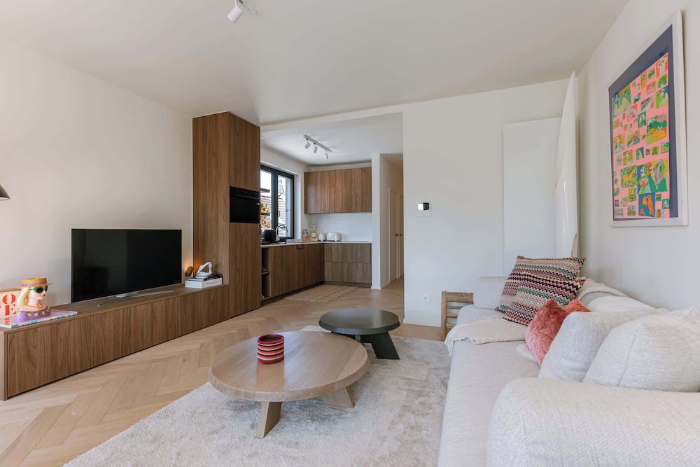 The Sassy Summit - Chic Comfort Views Good Vibe