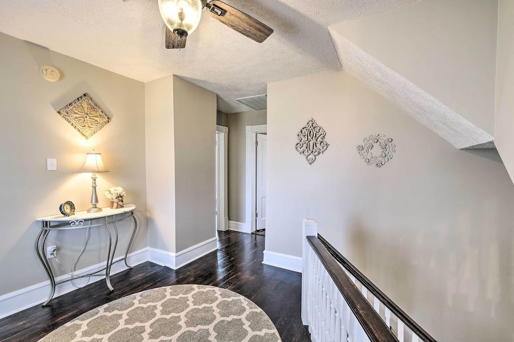 Lush, Modern Farmhouse w/ Mtn Views & Sunroom view 2