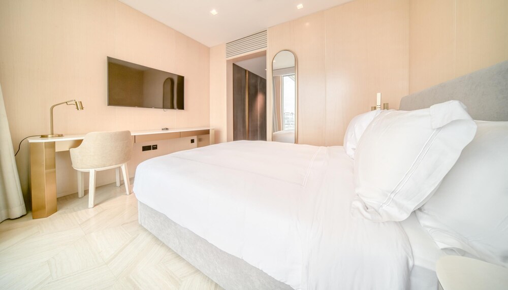 Five Palm Jumeirah 4BR Penthouse w Private Pool
