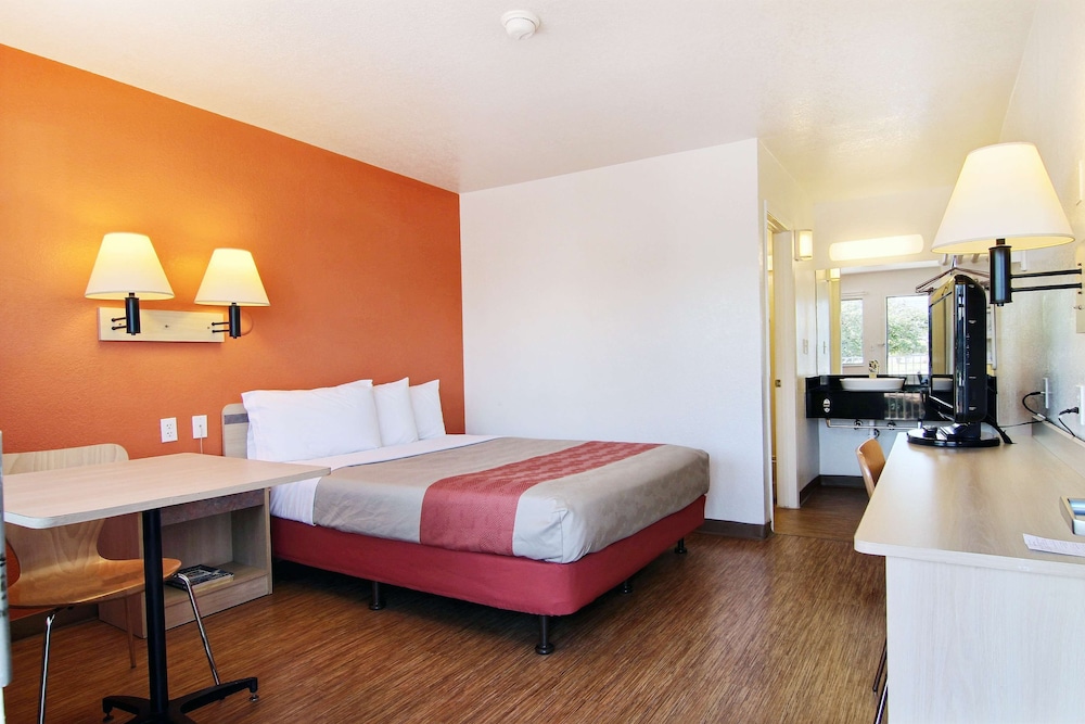 Motel 6 San Angelo, TX