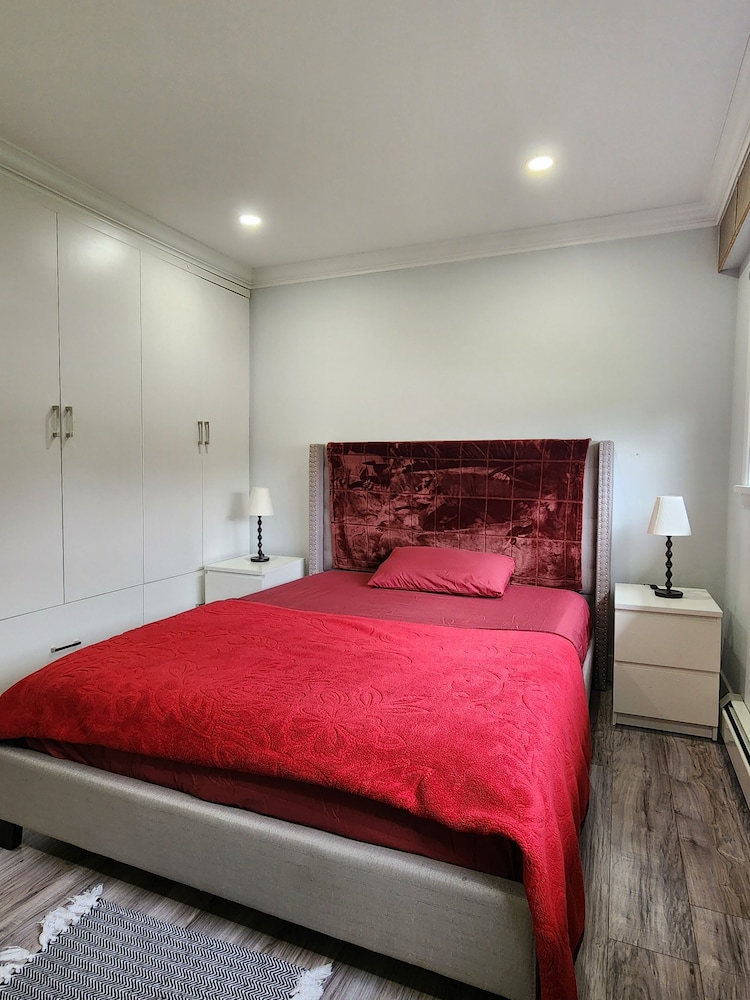 Surrey Vacations - Sarla Villa Surrey - Property Image 18