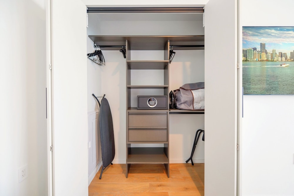Apartment Offering Direct Bay Views