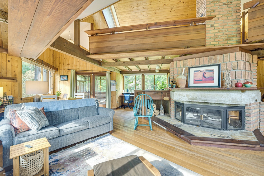Sauna & Screened Porch: Otter Creek Getaway!