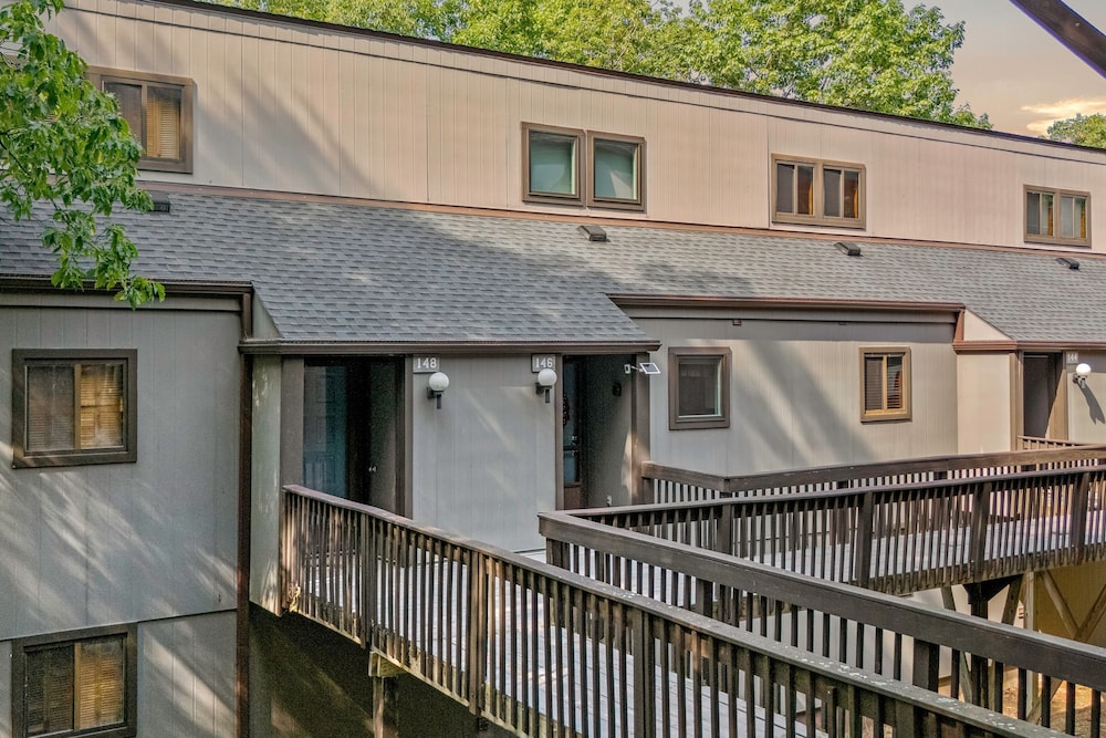 Slope Lodge by Avantstay Prime Location Pool Hot Tub Access Deck