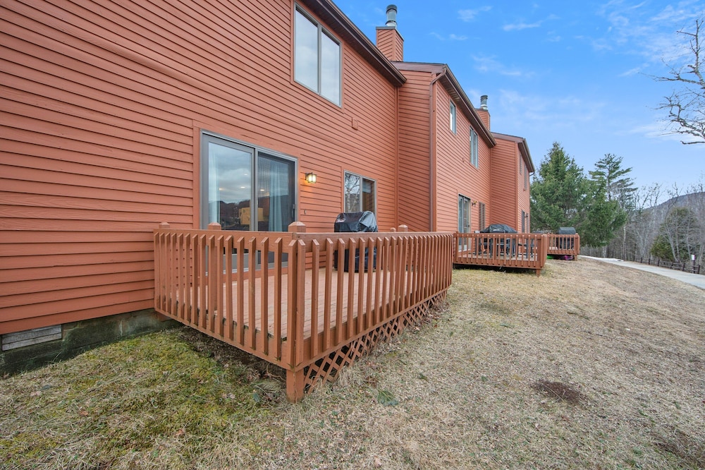 Tahawus 74I - A Cozy Adirondack Retreat 2 Bedroom Townhouse by The Summit at Gore Mountain