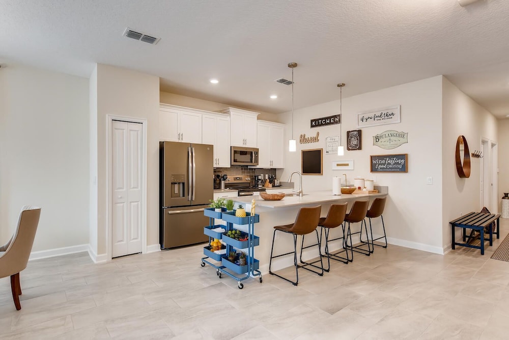 4810 LL - 5BD Private Pool Townhome - Storey Lake
