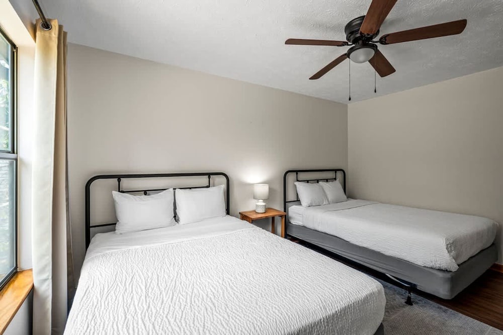 Sleeps 6 Indoor Pool 10 Mins to Dollywood