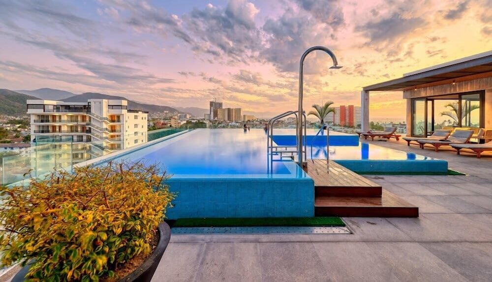 1BR Apartment - Private Balcony - Pool - Gym