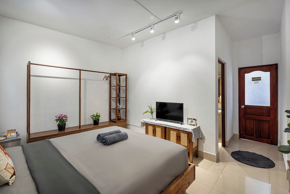 New HoLo Le Thanh Ton SaiGon