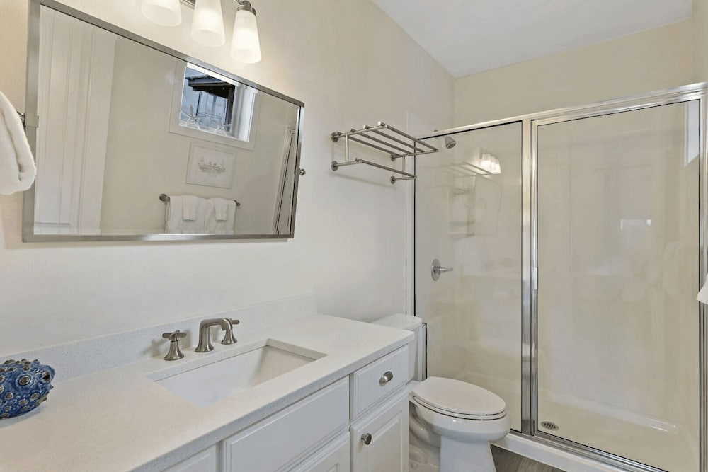 Good Day Sunshine by Avantstay Sleeps 16, Pool + Private Beach Access