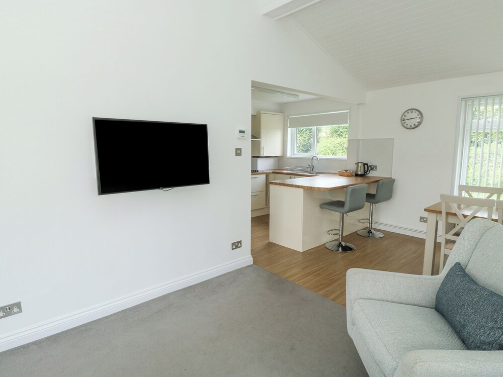 Harcombe House Bungalow 1