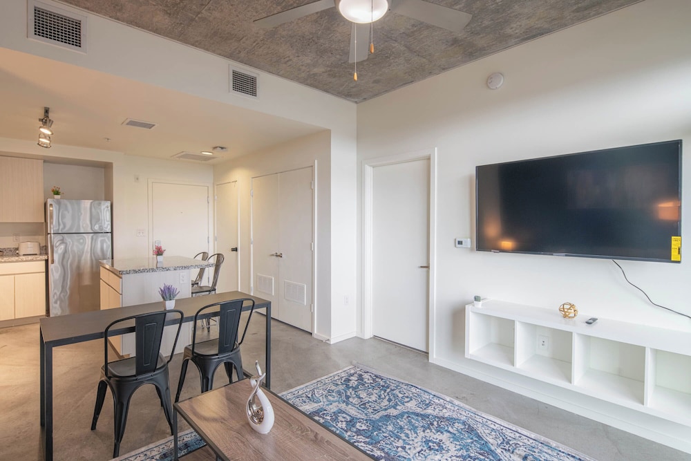 ROVE LIVING/KL - Roosevelt Point