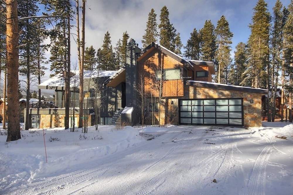 Cloud 4 Bedroom Home by RedAwning