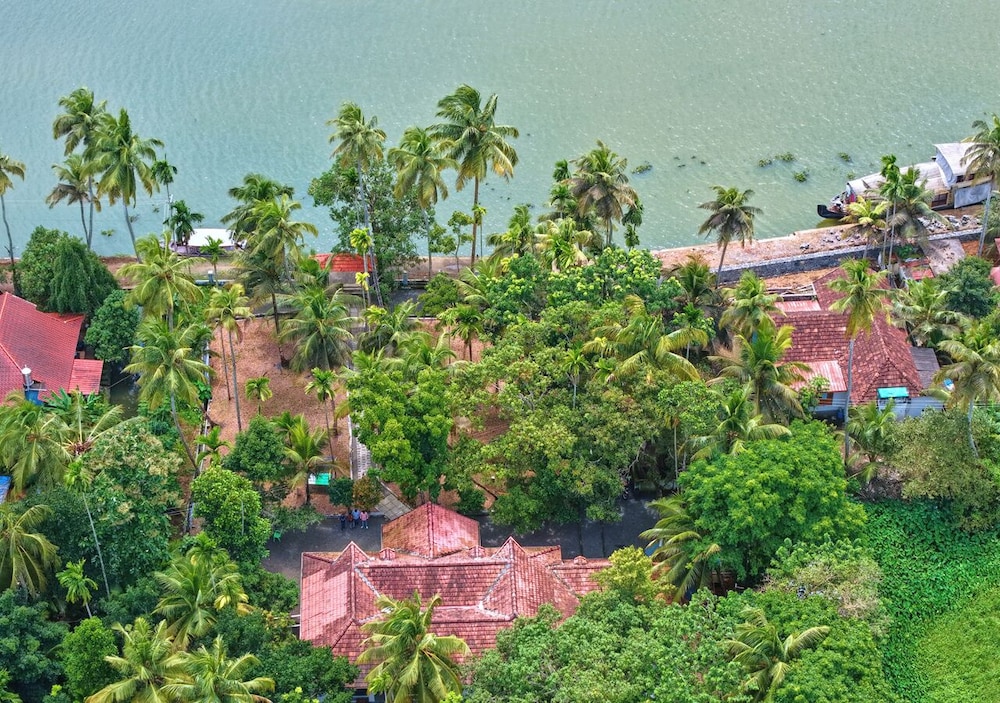 Cotelac Heritage Lake Resort Alleppey