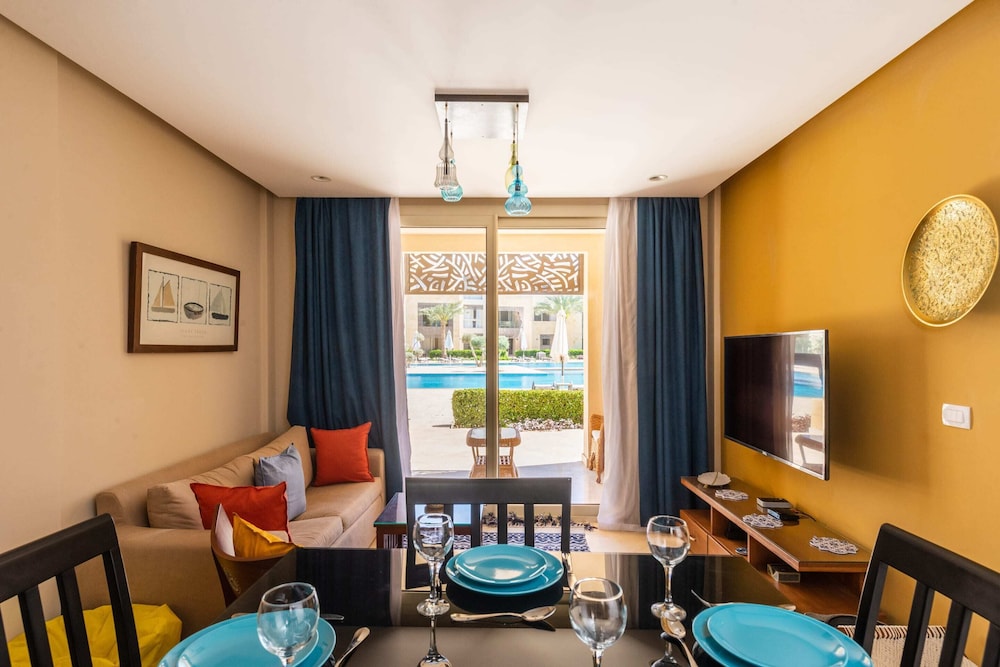 Xuru Stays I Exotic 1bdr w/ Outdoor Terrace Pool & Beach Access