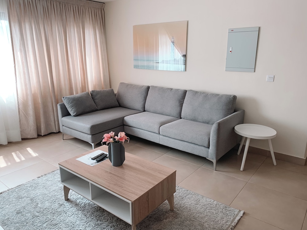 Sky Suites Airport