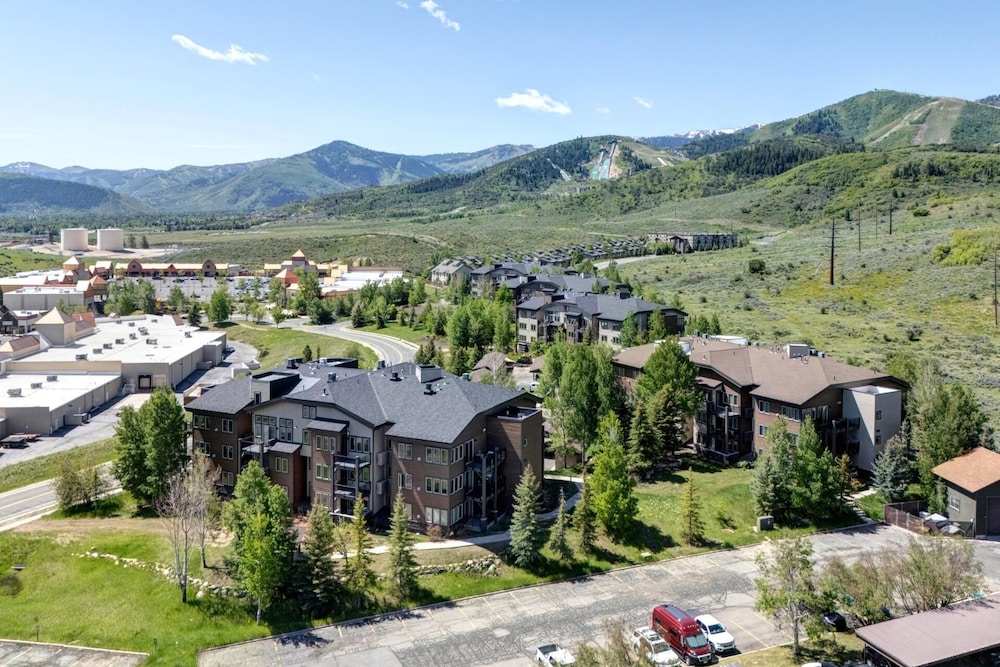 KBM Resorts Crestview Condos Spacious Condo Near Olympic Park With gas Fireplace, Year-round Pool, hot Tub, City Wide Shuttle Access. Cvc-308b