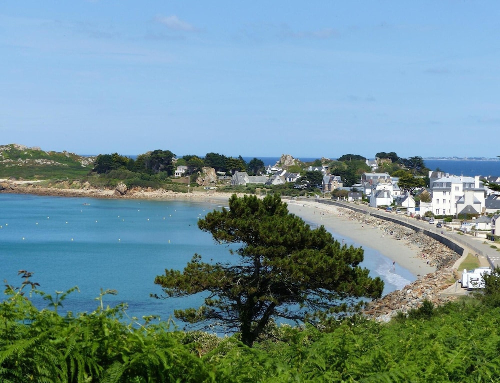 Studio in Plougasnou With Sea View and Beaches