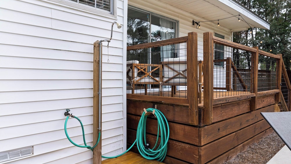 2BR Home, Private Heated Pool, 4 Bikes, Beach Access