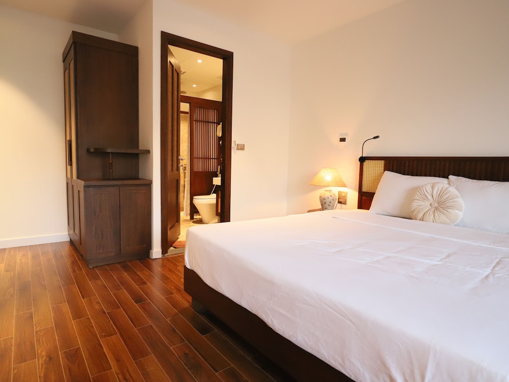 Maison Nha Truc Bach Lake