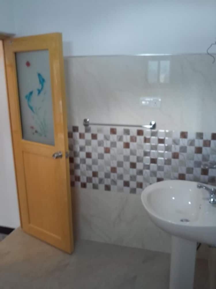 Lizzie Villa Guest House