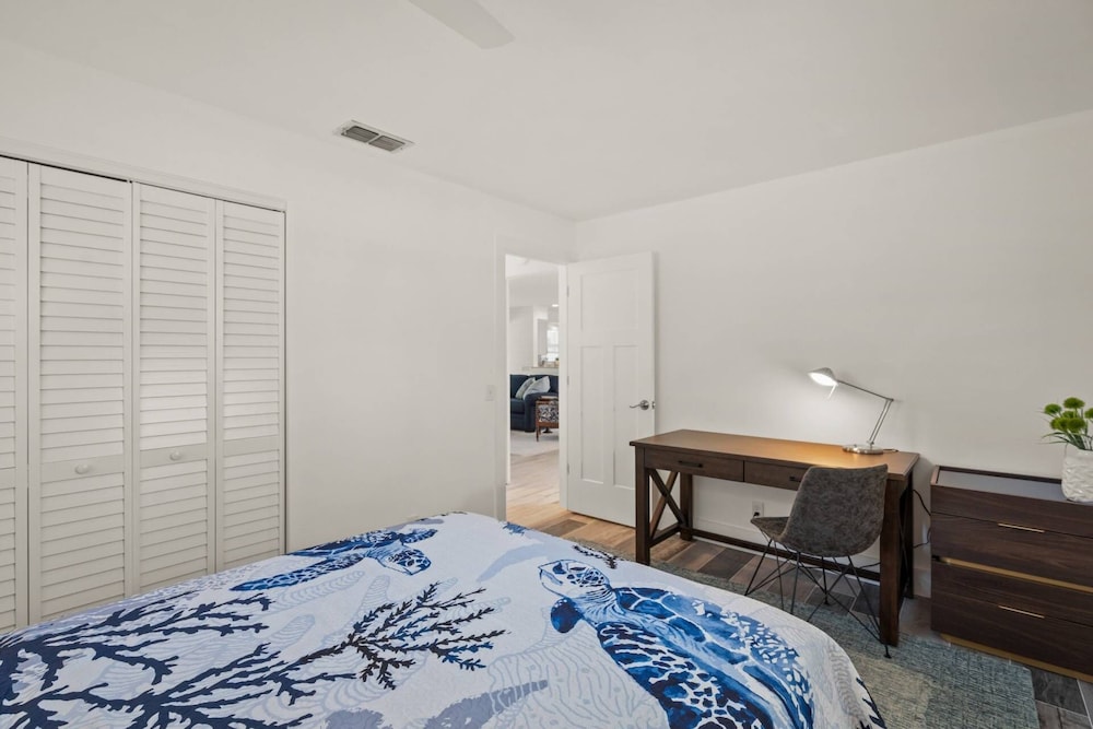 Dockside Getaway on Avenida