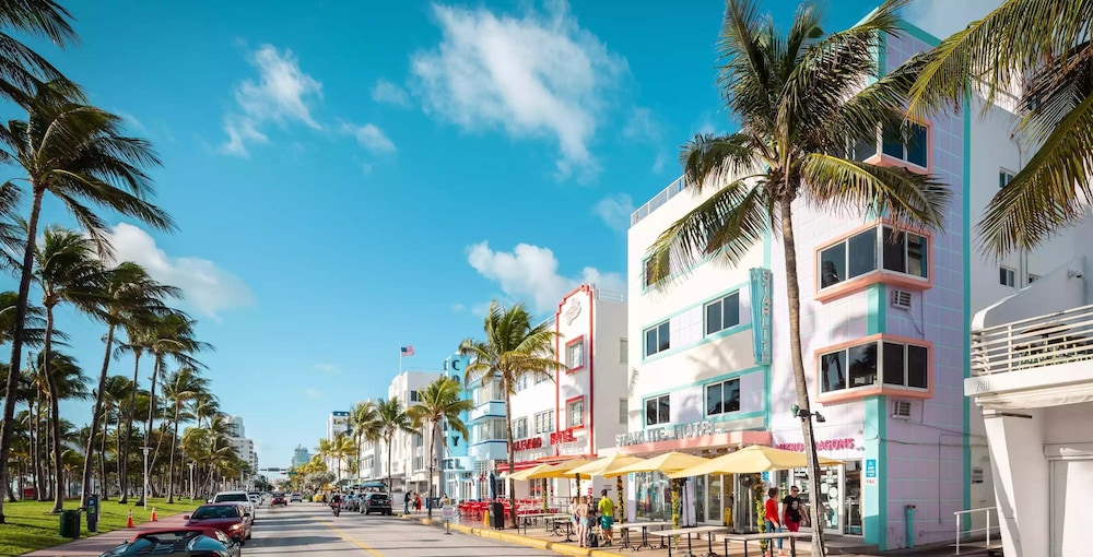 Retro Miami Getaway With Free Parking 1 Minute From Beach