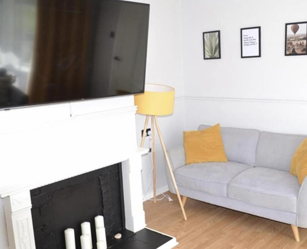 Stylish 3-bed House in Stockton-on-tees view 5