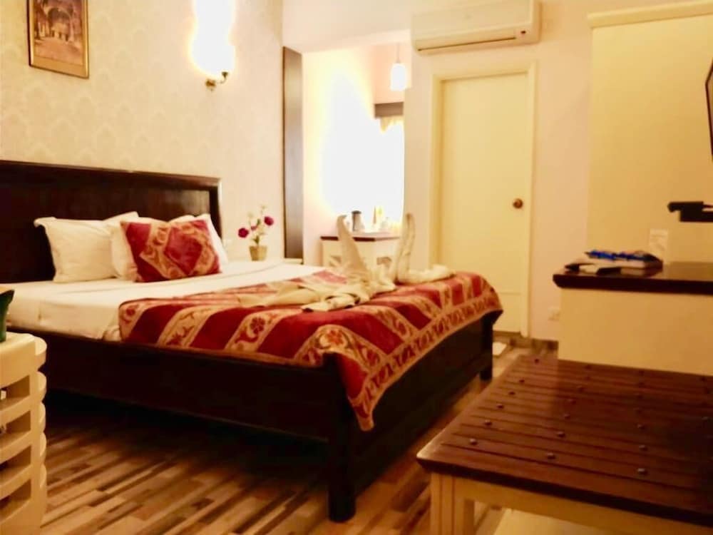 Hotel Glitz