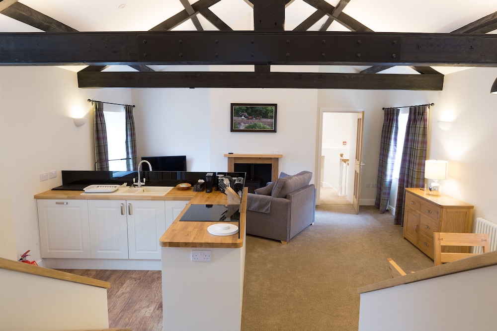 Characterful Couples Getaway in a Country Estate view 5