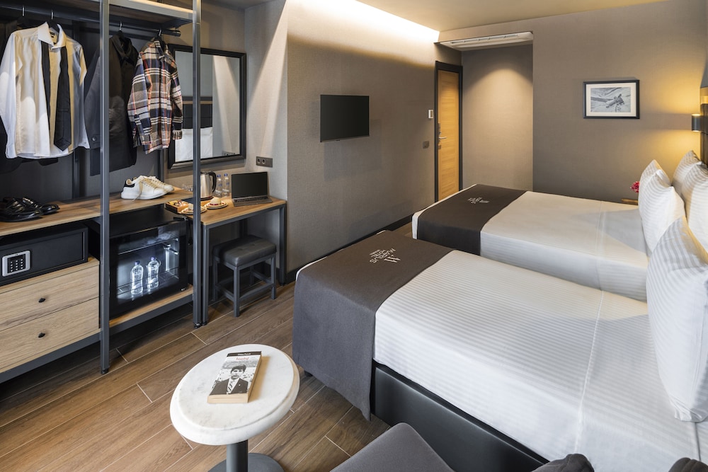 Marius Otel - Image 33