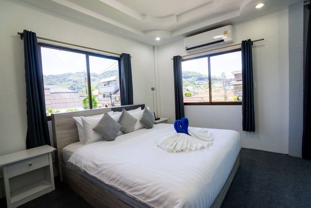 3 Bed 3 Bath Villa 400m to the Beach Sleeps 10