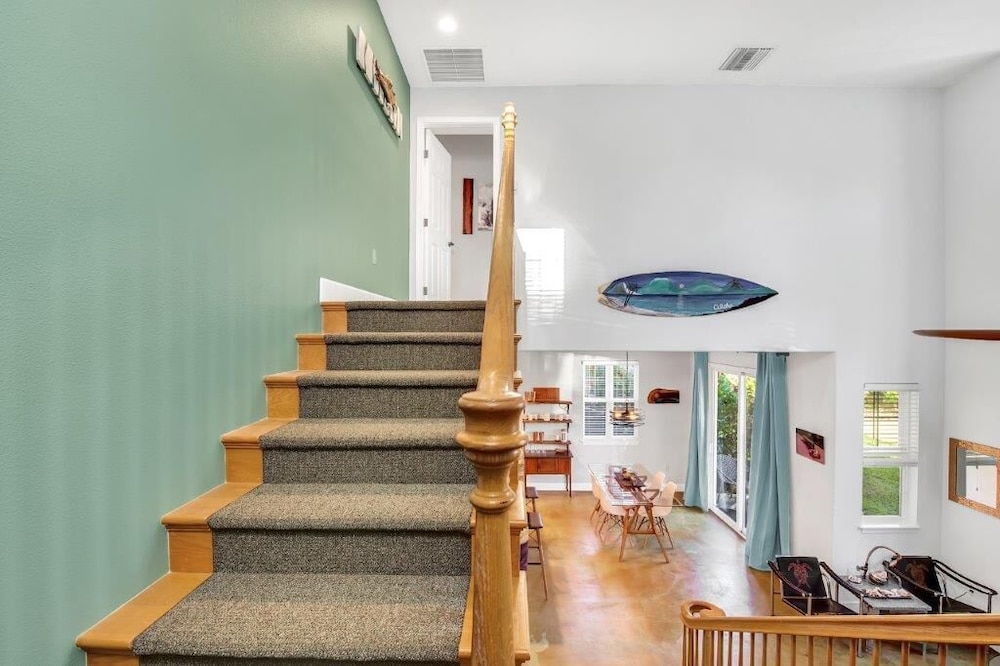 Well-equipped - Close to Beaches - In-unit AC - Vrkcv