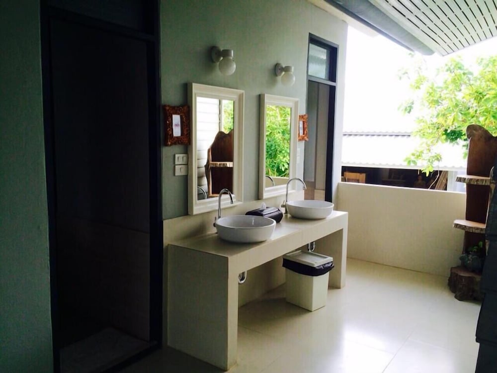 Dorm of Happiness by Tharaburi Resort