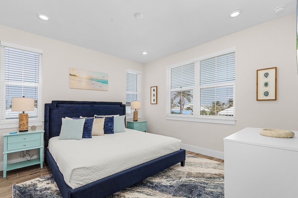 209 Seabreeze Escape: NEW Spacious 5-Bedroom Pool Home 5 Home