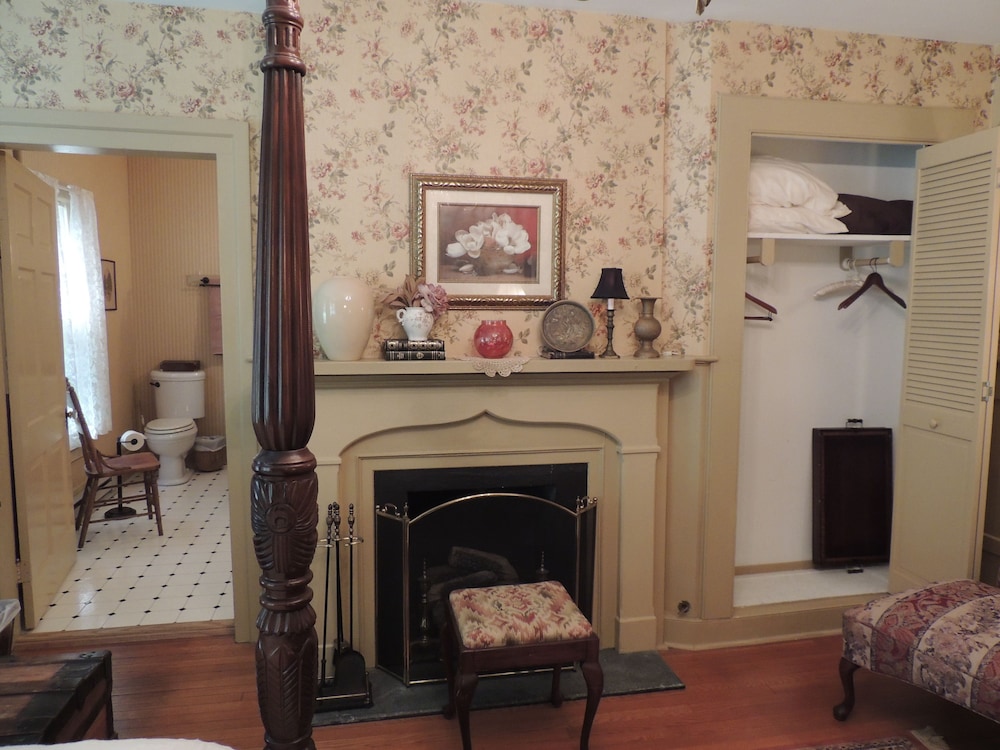 1868 Magnolia House Inn