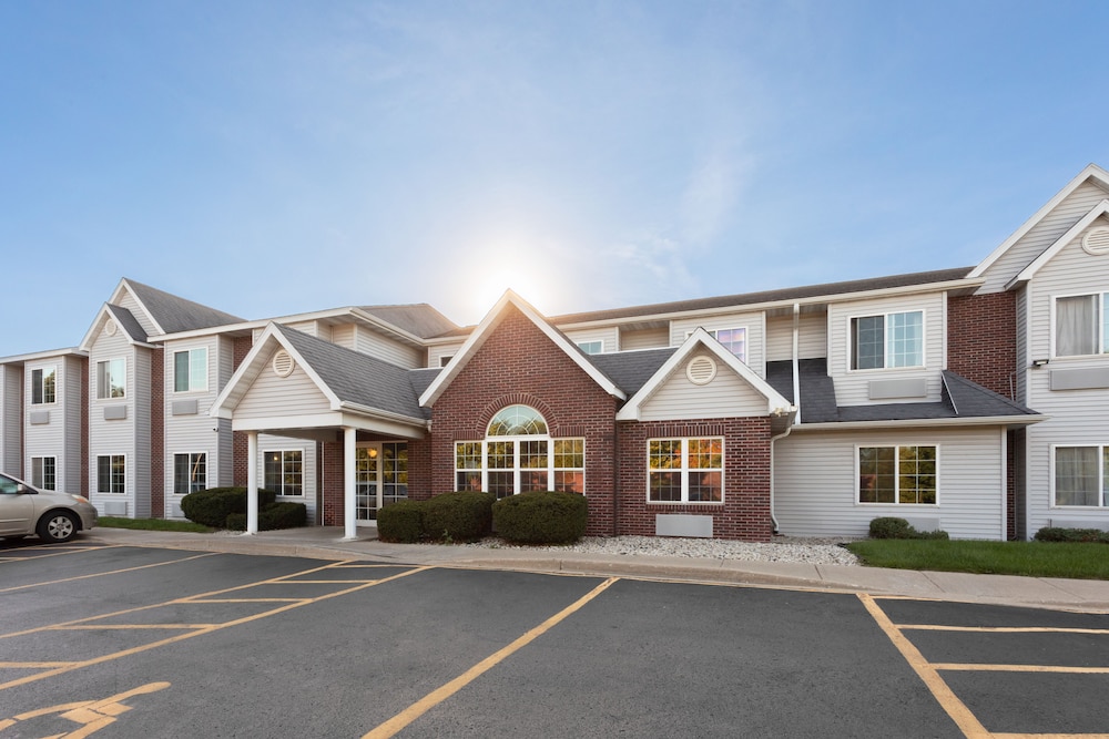 Mount Pleasant Vacations - Americas Best Value Inn Suites Racine - Property Image 22