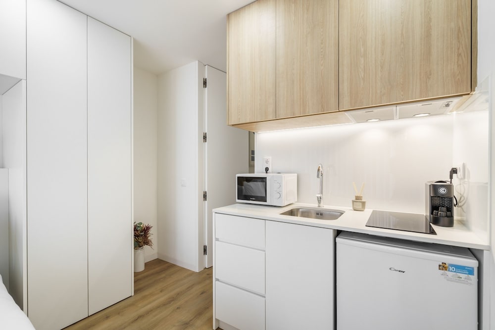 Santa Barbara Flat by Minhos Guest