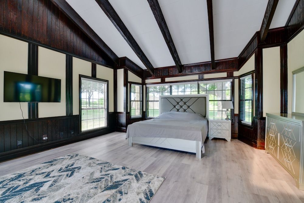 Private Pool: Pilot Point Home on 45 Acres