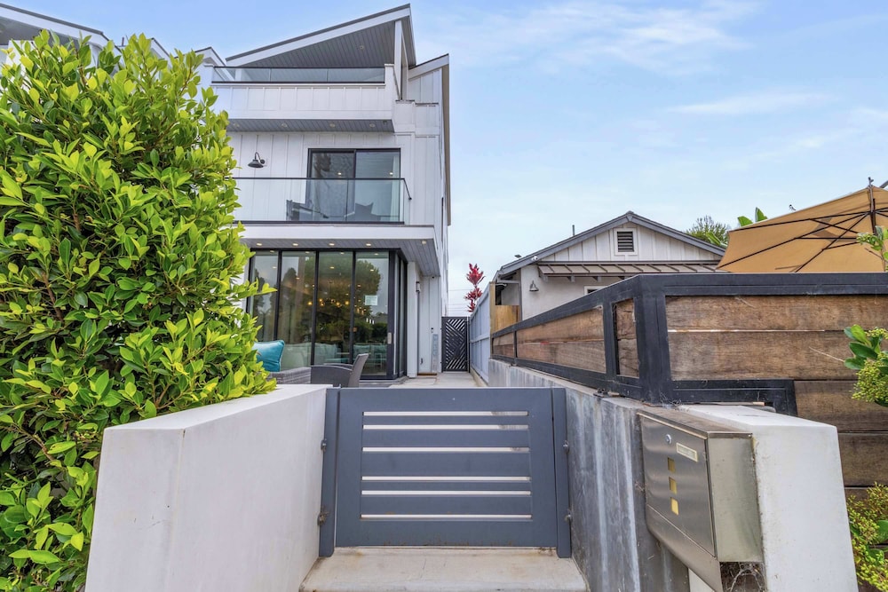 @ Marbella Lane - Luxi 4BR Haven w/ Skyscape Views