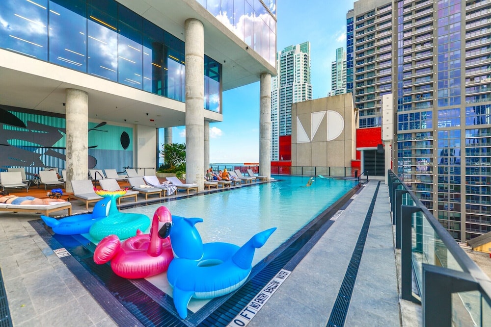 Luxury Studio with City & Bay Views