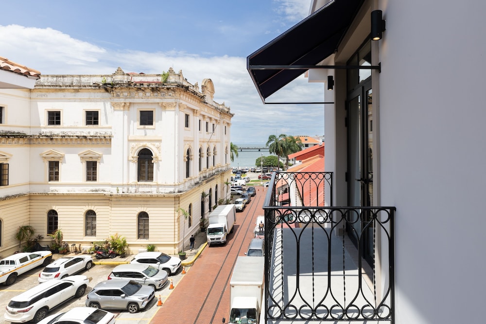 The Grand Penthouse by Acomodo Casco Viejo