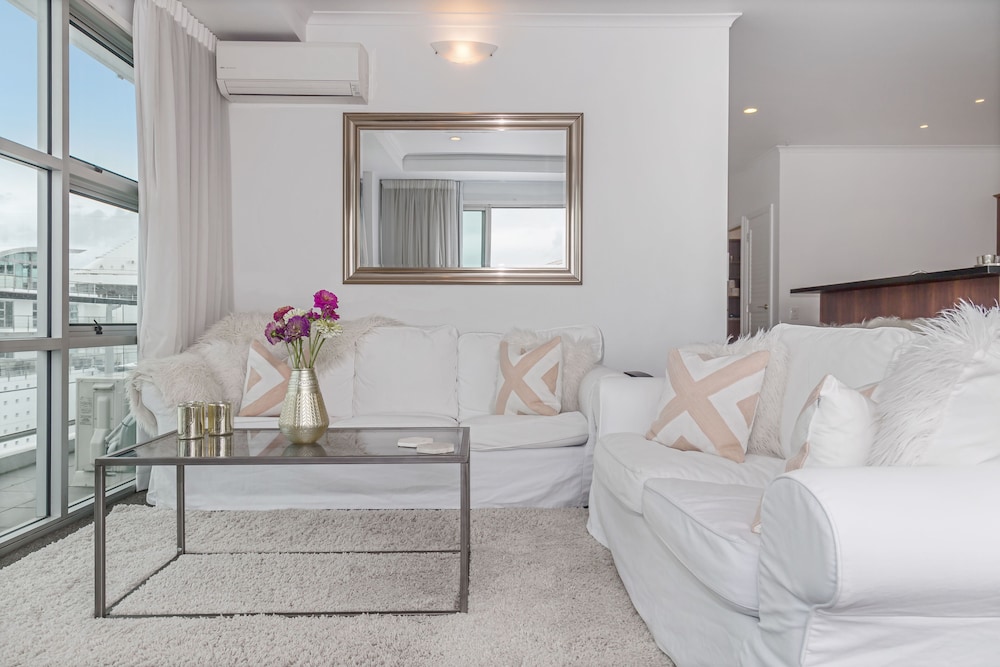 Panoramic Views - 2 Bedroom Sub-Penthouse