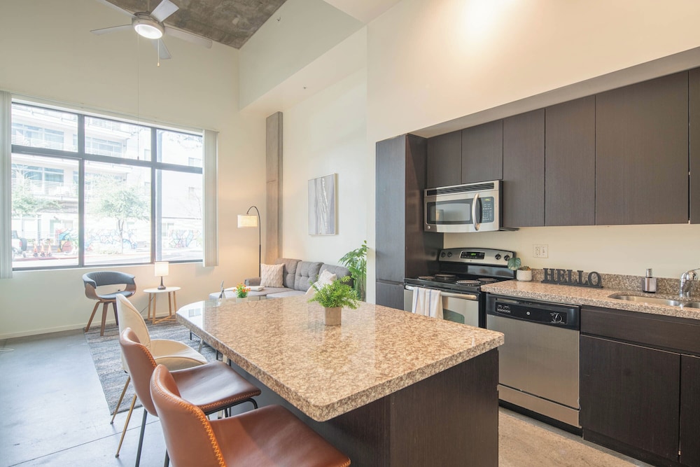 ROVE LIVING/KL - Roosevelt Point